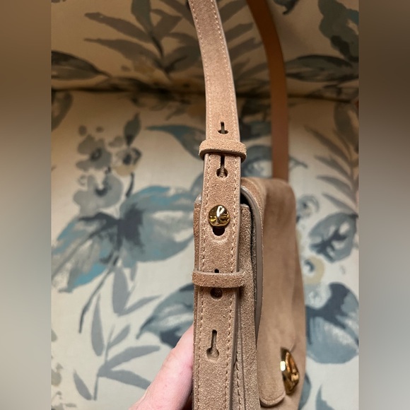 Madewell Dakota Shoulder Saddle Bag in suede. - Picture 2 of 5